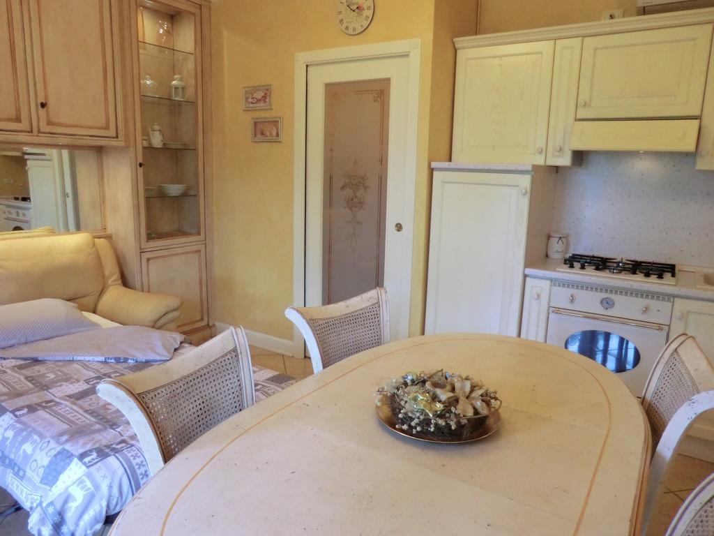 Doctor House Desenzano Apartment Desenzano del Garda Luaran gambar