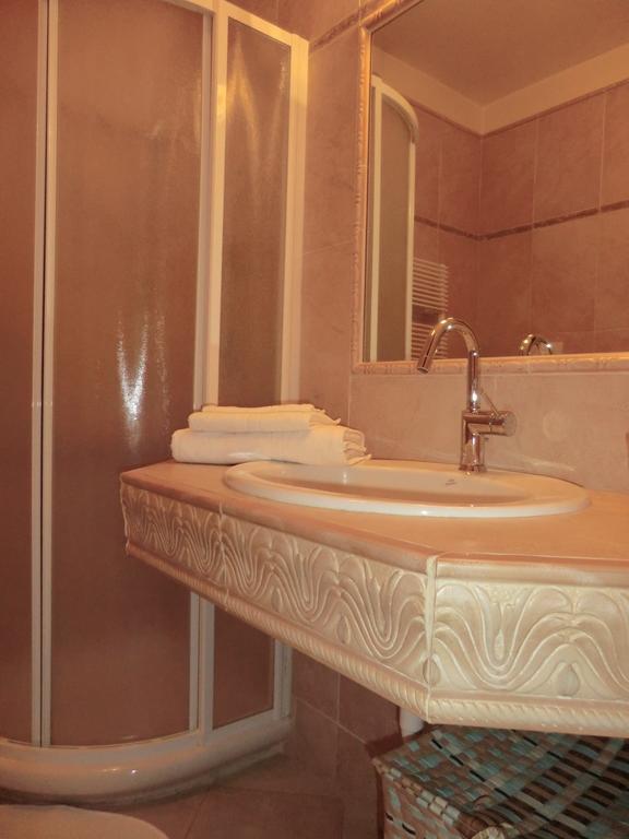 Doctor House Desenzano Apartment Desenzano del Garda Luaran gambar